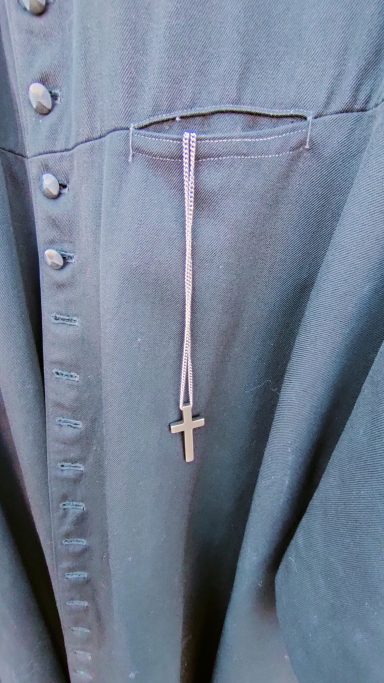Tenue de prêtre 1