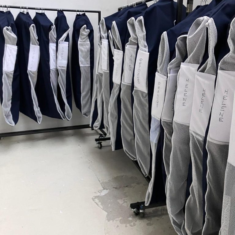 Équipe de costumières expertes