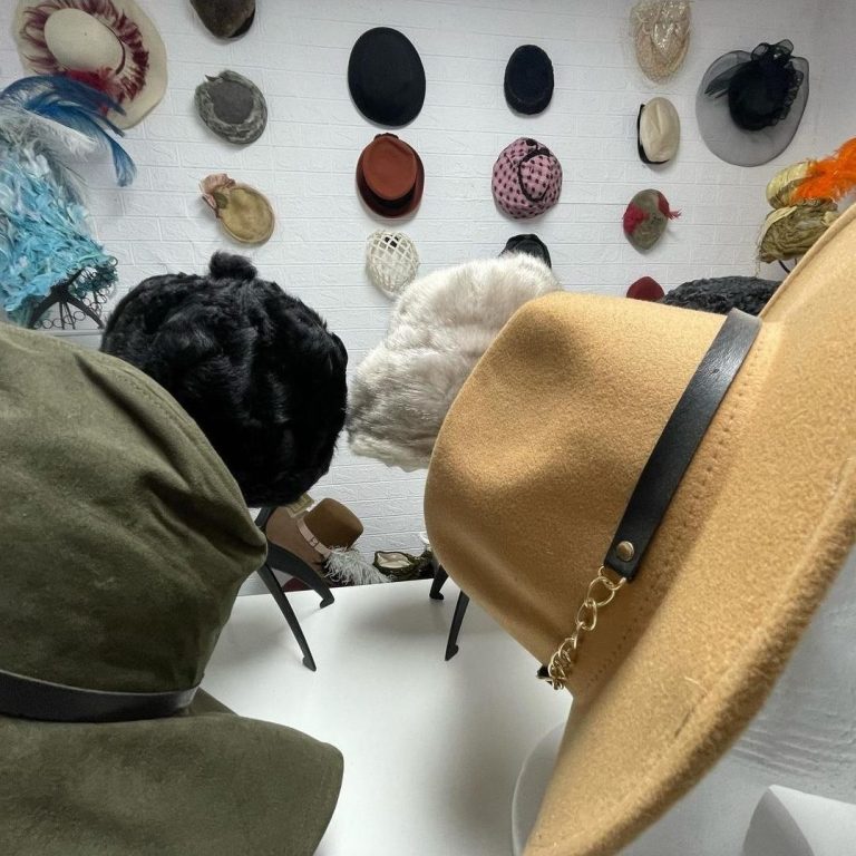 Showroom 360 m linéaires de costumes