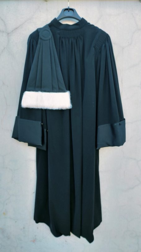 Tenue avocat de profil