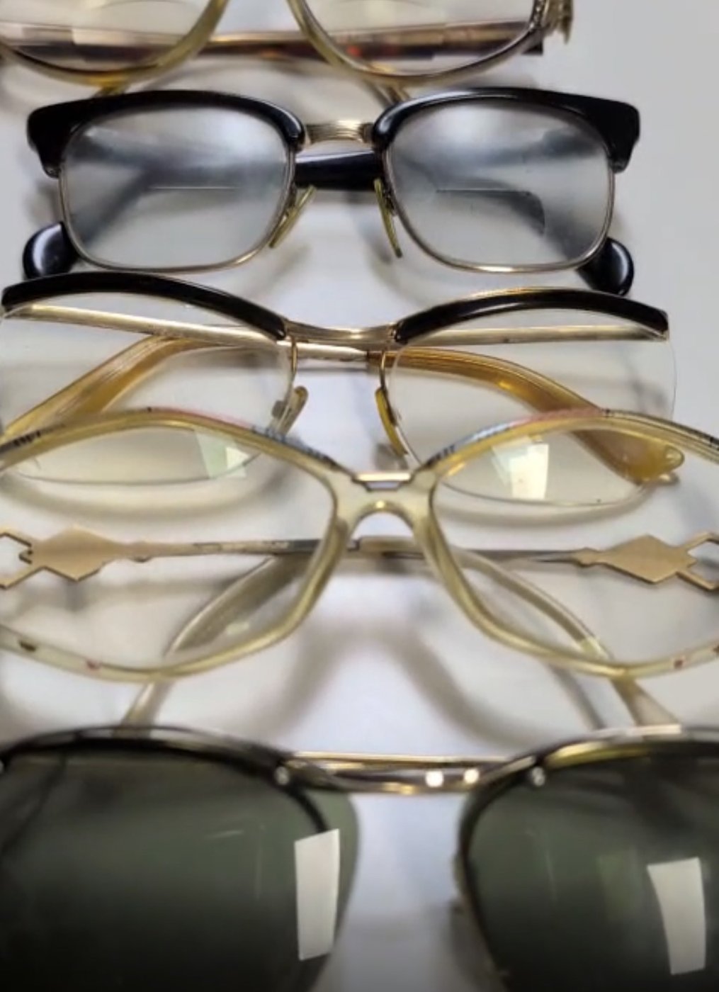 Collection de lunettes vintage des années 50 à 70, montures variées
