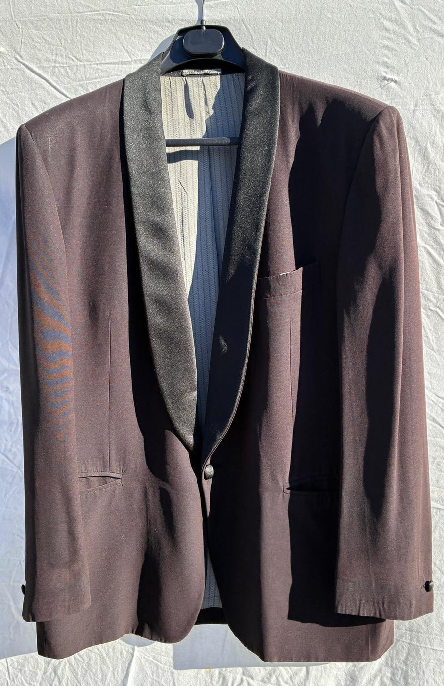 Veste de smoking bordeaux / aubergine, col châle satin noir