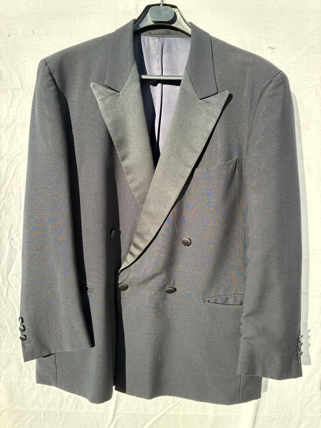 Veste de smoking gris croisée à double boutonnage, revers cranté satin
