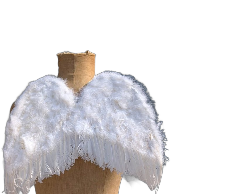 Cape / pèlerine en plumes blanches portée sur buste mannequin